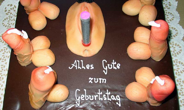 Erotische Geburtstagstorte mit Marzipandekoration