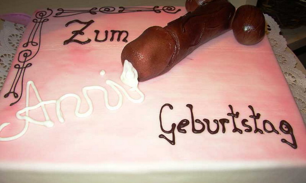 Erotische Geburtstagstorte mit Marzipandekoration