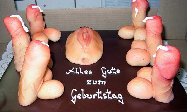 Erotische Geburtstagstorte mit Marzipandekoration
