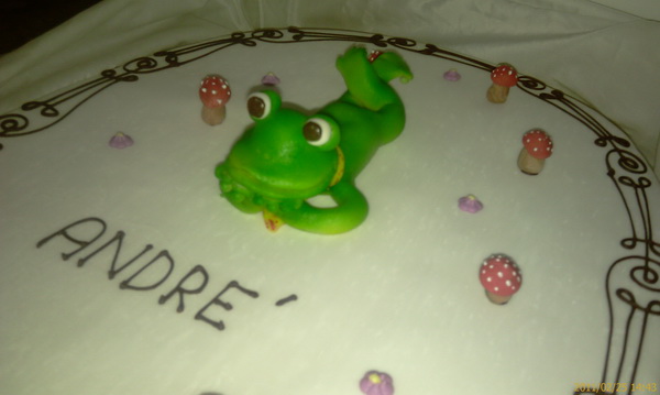 Geburtstagstorte mit Marzipan Frosch